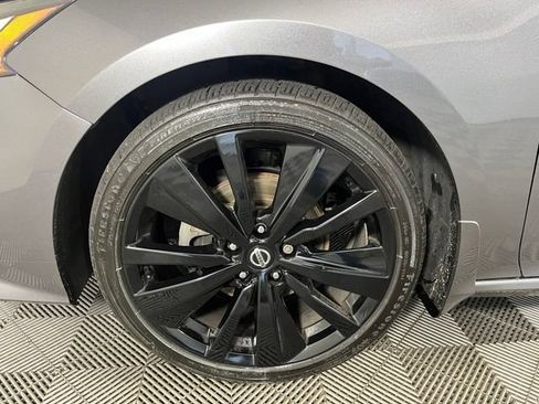 Used 2022 Nissan Altima 2.5 SR w/ Midnight Edition Package FWD image 11