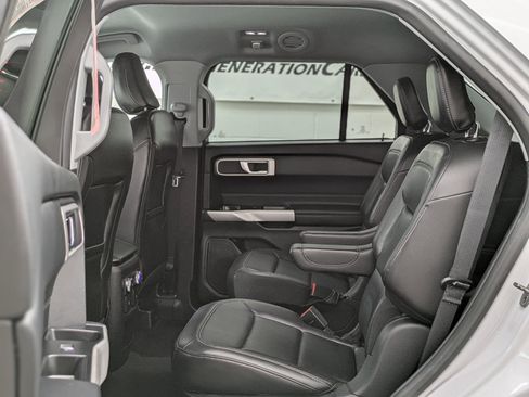 Used 2021 Ford Explorer XLT w/ Equipment Group 202A image 11