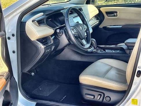 Used 2017 Toyota Avalon Touring image 3