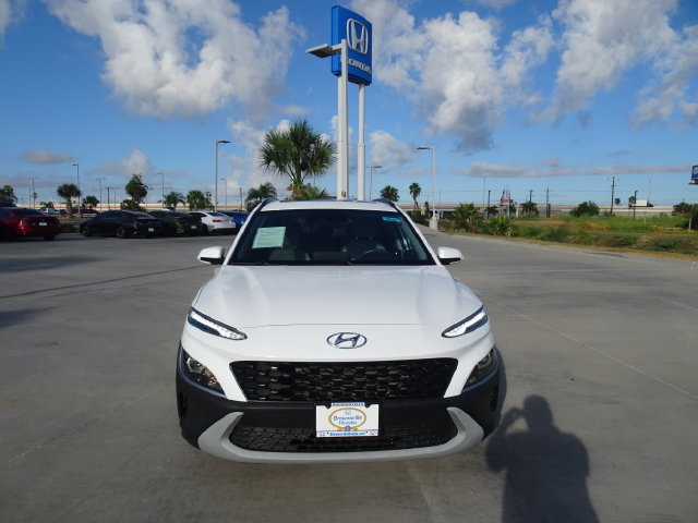 Used 2022 Hyundai Kona SEL w/ Convenience Package FWD image 2