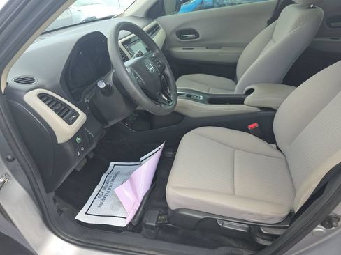 Used 2017 Honda HR-V LX image 3