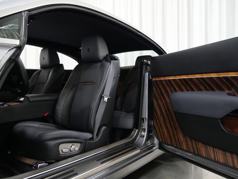 Used 2015 Rolls-Royce Wraith image 22