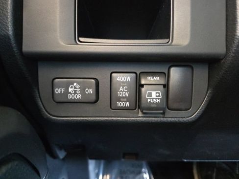 Used 2017 Toyota Tacoma TRD Sport AWD/4WD image 13