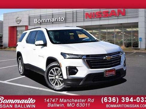 Used 2022 Chevrolet Traverse LT image 1