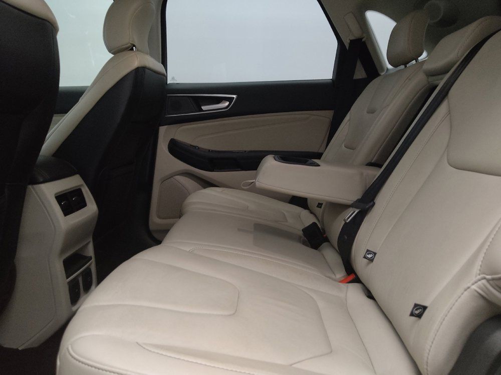 Used 2019 Ford Edge Titanium FWD image 18