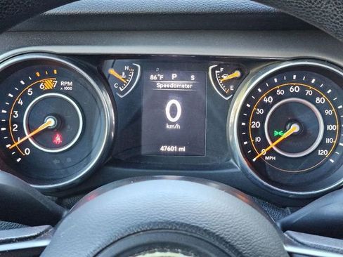 Used 2018 Jeep Wrangler Unlimited Sport image 19