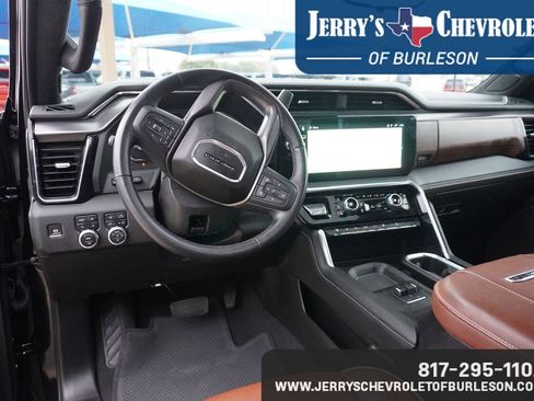 Used 2025 GMC Sierra 2500 Denali Ultimate image 8