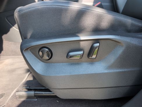 Used 2019 Volkswagen Atlas SE w/ Panoramic Sunroof Package FWD image 17