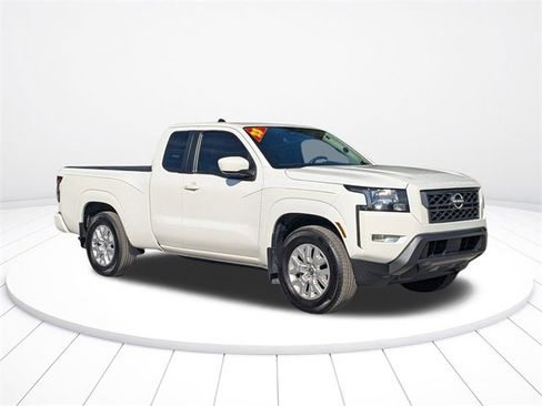 Used 2023 Nissan Frontier SV w/ SV Convenience Package image 2