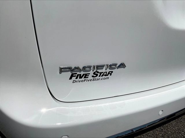 Used 2024 Chrysler Pacifica Touring-L FWD image 25