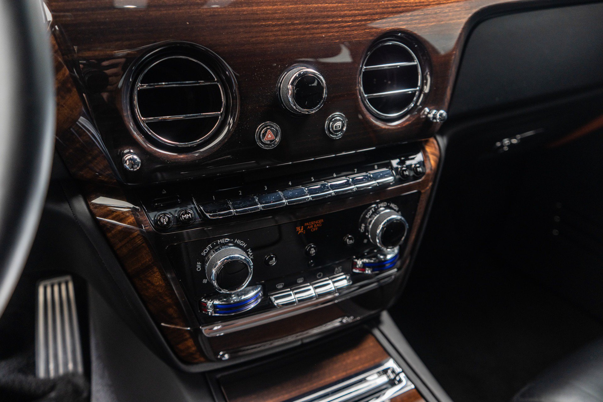 Used 2019 Rolls-Royce Phantom Sedan RWD image 30