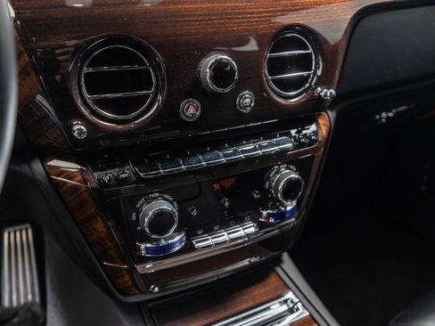 Used 2019 Rolls-Royce Phantom Sedan RWD image 30