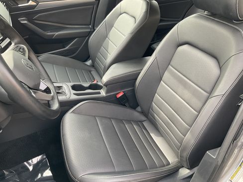 Used 2024 Volkswagen Jetta SE FWD image 27