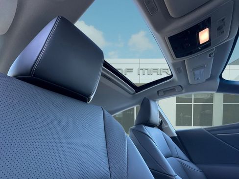 Certified 2025 Lexus ES 300h w/ Premium Package image 15