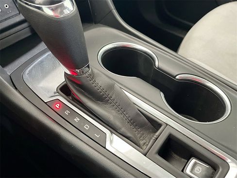 Used 2020 Chevrolet Equinox LS w/ LS Convenience Package image 17