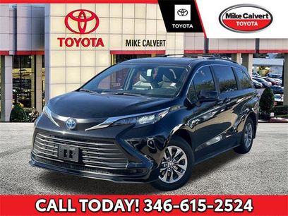Certified 2025 Toyota Sienna LE