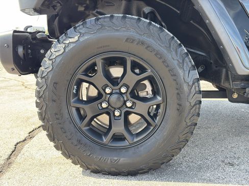 Used 2019 Jeep Wrangler Unlimited Sahara w/ Quick Order Package 24M Moab image 11