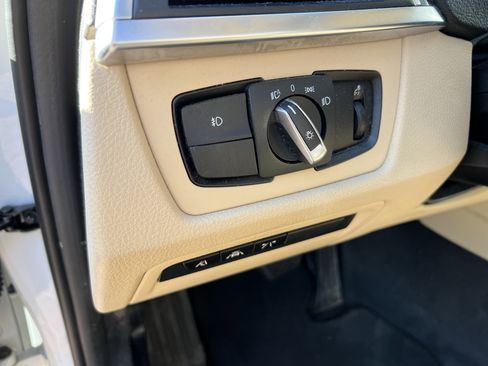 Used 2018 BMW 320i xDrive Sedan w/ Premium Package image 38