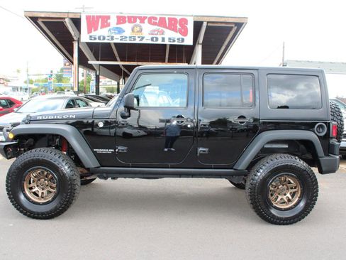 Used 2016 Jeep Wrangler Unlimited Rubicon w/ Connectivity Group AWD/4WD image 3