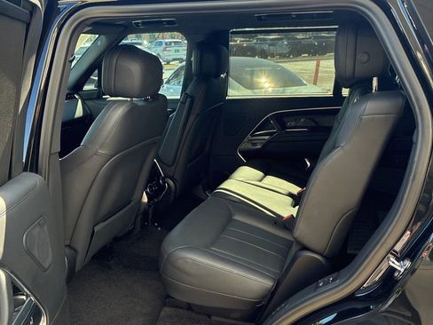 Used 2024 Land Rover Range Rover Long Wheelbase SE image 12