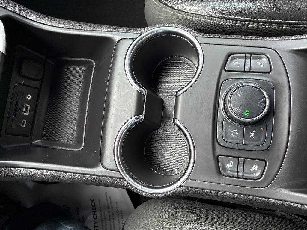 Used 2024 GMC Terrain SLT AWD/4WD image 22