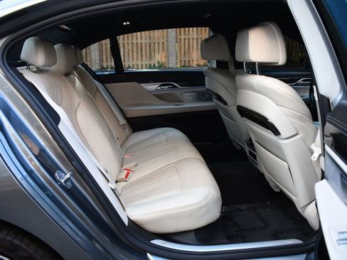 Used 2016 BMW 750i xDrive image 34