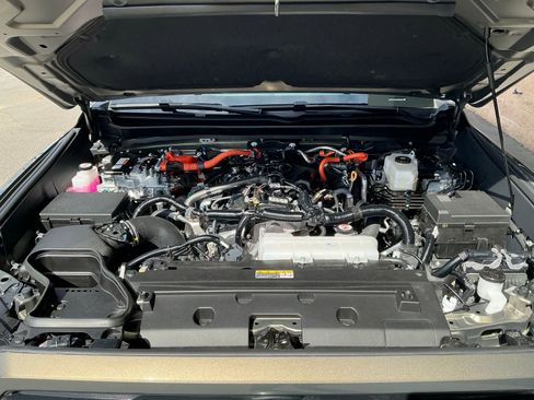 Used 2015 Jaguar XJ R LWB image 12