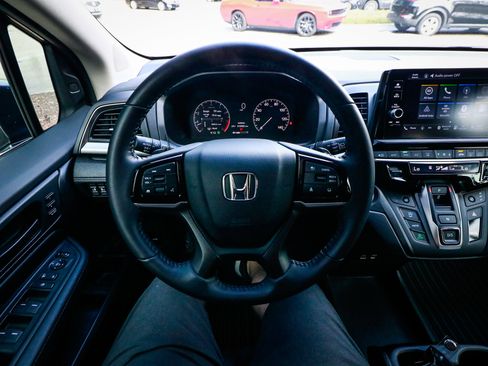 Used 2025 Honda Odyssey EX-L image 18