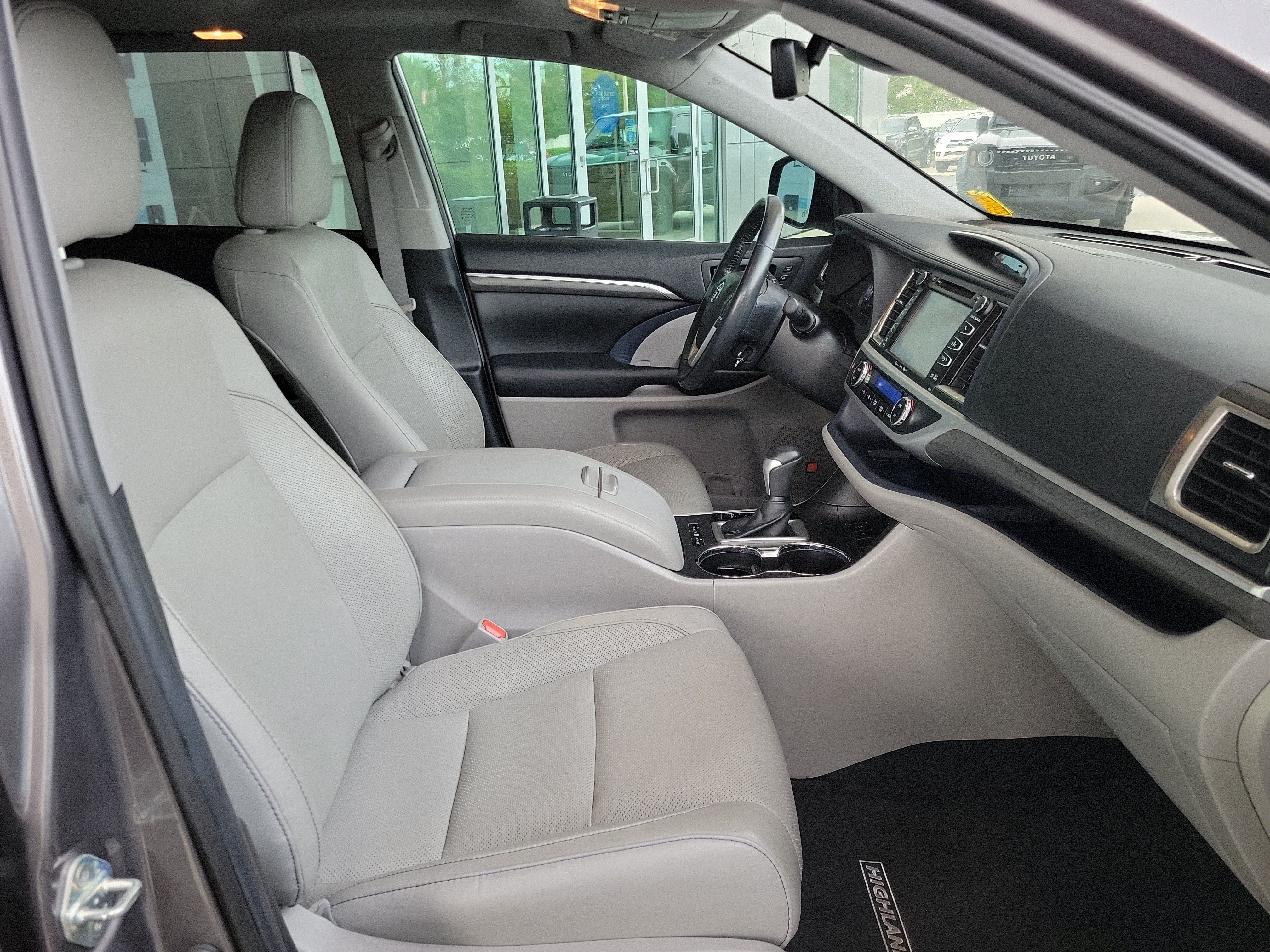 Used 2019 Toyota Highlander Limited FWD image 35
