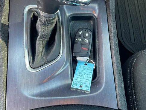 Used 2018 Dodge Charger SXT image 14