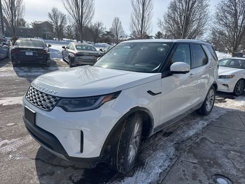 Used 2023 Land Rover Discovery S image 5