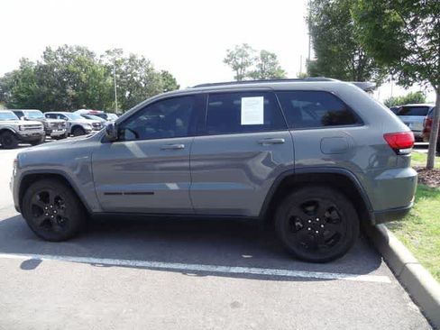 Used 2019 Jeep Grand Cherokee Laredo RWD image 8