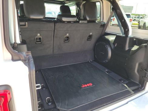 Used 2022 Jeep Wrangler Unlimited Sahara image 28