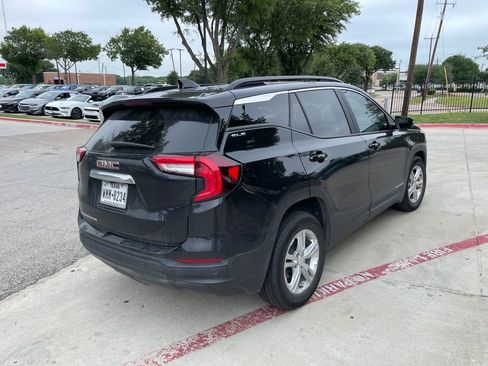 Used 2024 GMC Terrain SLE w/ Driver Convenience Package FWD image 4