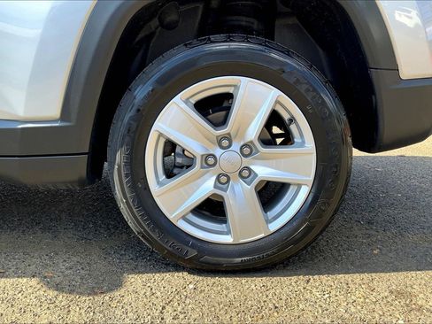 Certified 2022 Jeep Compass Latitude w/ Convenience Group image 10