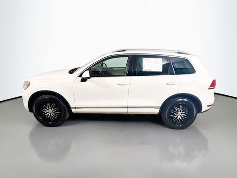 Used 2011 Volkswagen Touareg Sport image 4