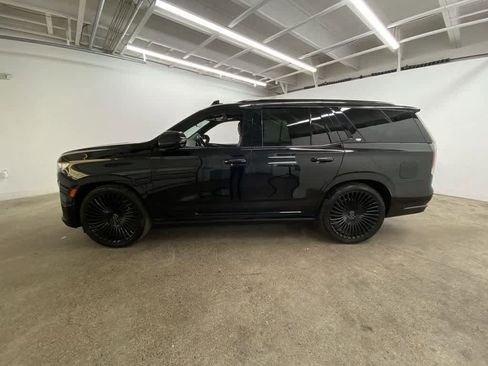 Used 2022 Cadillac Escalade Sport Platinum image 3