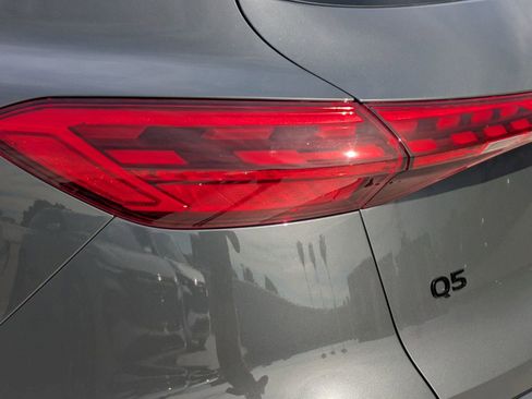 Used 2025 Audi Q5 Premium w/ Convenience Package image 18