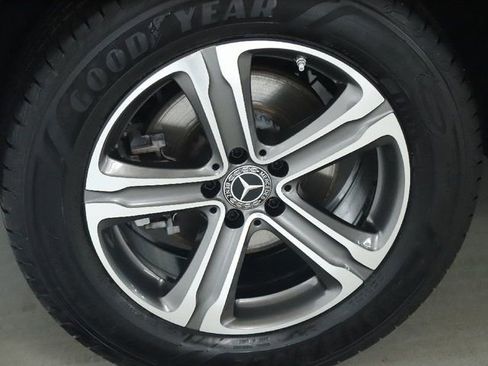 Used 2019 Mercedes-Benz GLC 300 4MATIC image 13