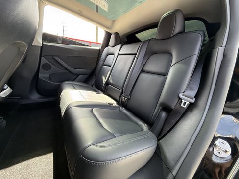 Used 2022 Tesla Model Y Performance image 10