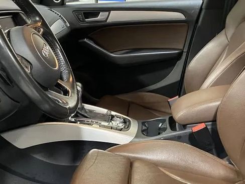 Used 2017 Audi Q5 2.0T Premium Plus w/ Technology Package image 14