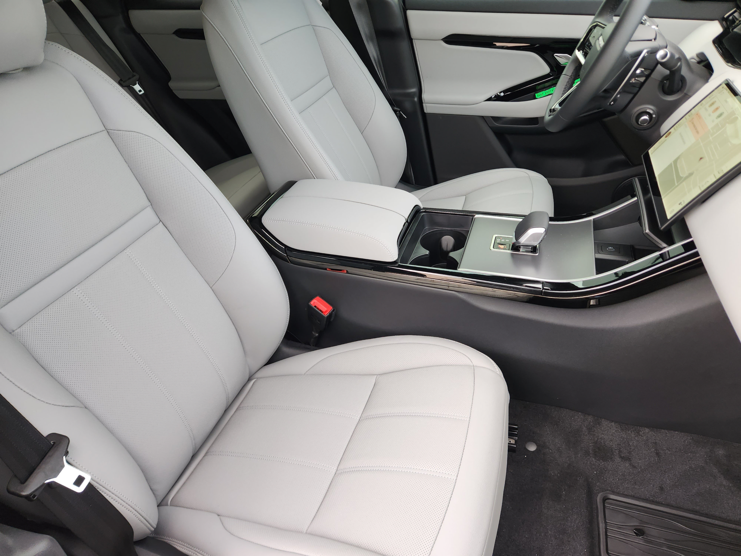 New 2026 Land Rover Range Rover Evoque S AWD/4WD image 13