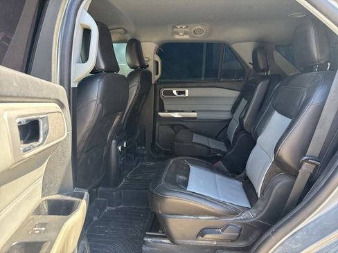 Used 2022 Ford Explorer XLT w/ Equipment Group 202A image 5