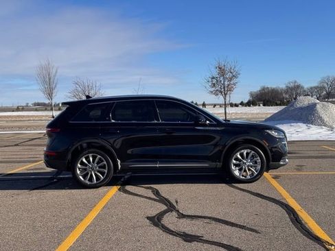 Used 2022 Lincoln Corsair AWD w/ Premium Package image 2