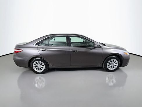 Used 2017 Toyota Camry LE FWD image 5