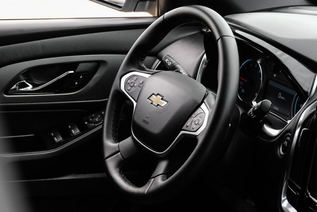 Used 2023 Chevrolet Traverse LT AWD/4WD image 13
