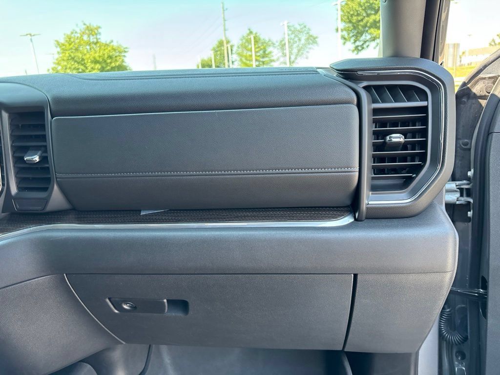 Used 2025 Chevrolet Silverado 1500 LT Trail Boss w/ LPO, Dark Essentials Package AWD/4WD image 30