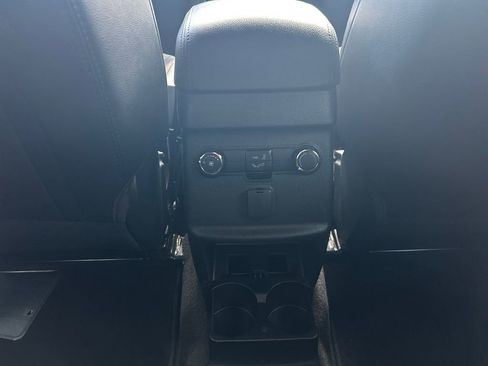 Used 2018 Ford Explorer XLT w/ Equipment Group 202A FWD image 26