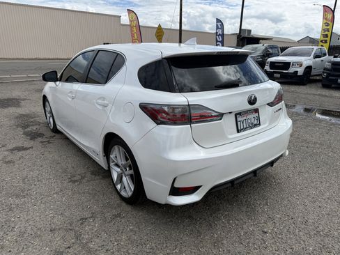 Used 2017 Lexus CT 200h w/ Navigation System Package image 4