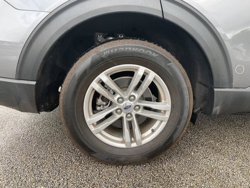 Certified 2022 Ford Explorer XLT w/ Equipment Group 202A image 45